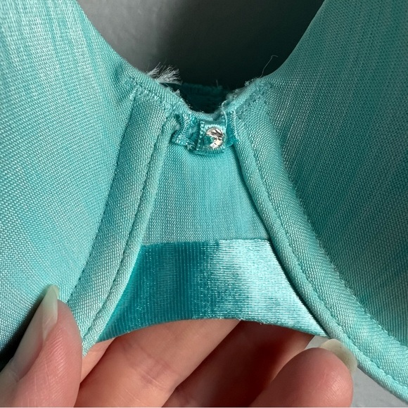 Vanity Fair Illuminations Bra - Picture 3 of 9